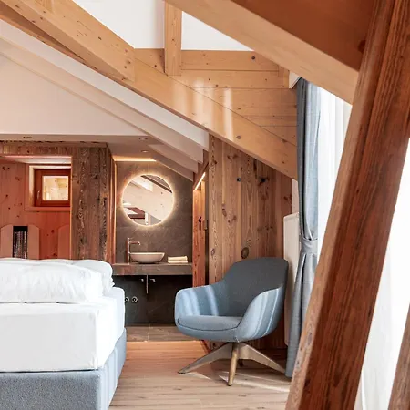 Rene Dolomites Boutique