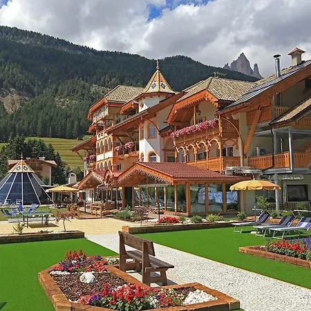 Rene Dolomites Boutique Hotel 4*